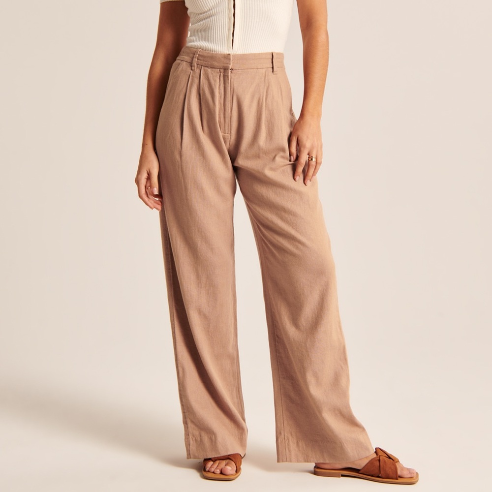 Abercrombie & Fitch Wide Leg Pants in Light Taupe